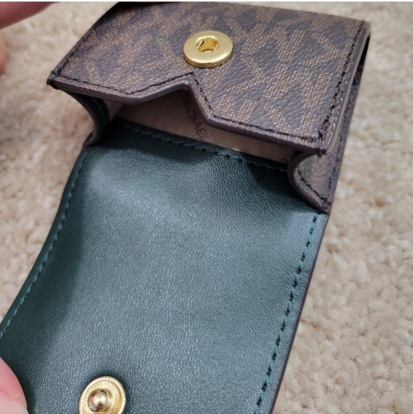 MK MICHAEL KORS Logo Clip Case For Apple AirPods Dark Green Brown - Picture 5 of 8